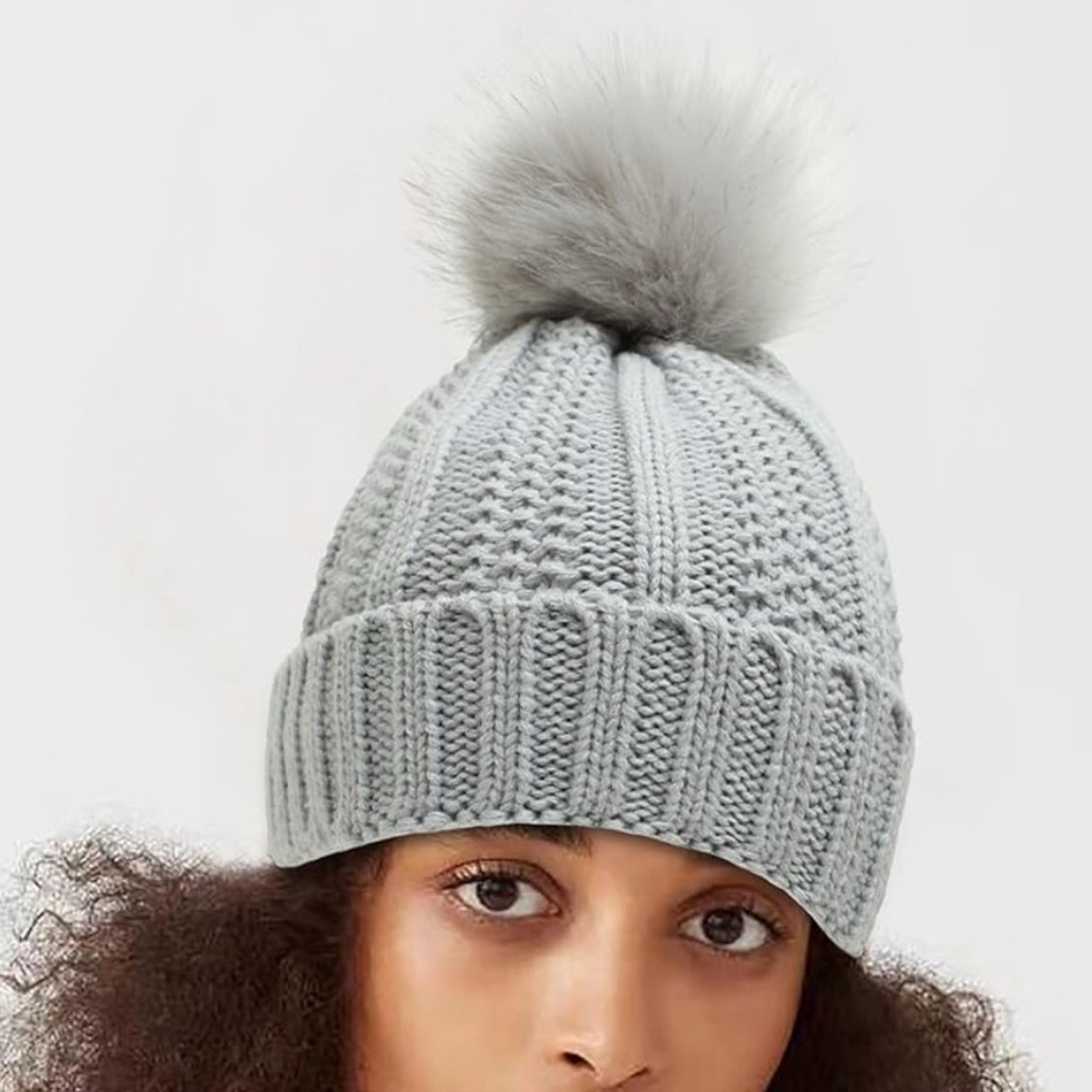 Neiman Marcus Gray Cashmere Wool Blend Toque